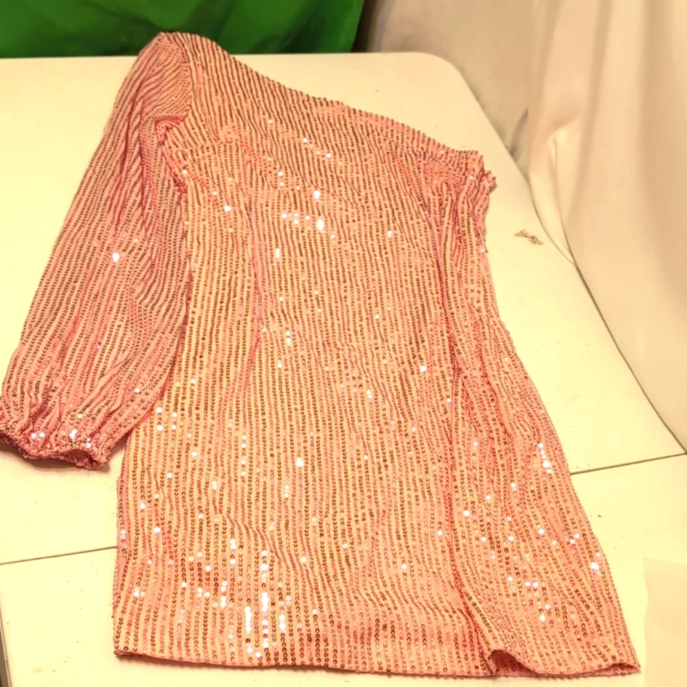 Molicuty pink sequin party dress one sleeve over the shoulder size medium